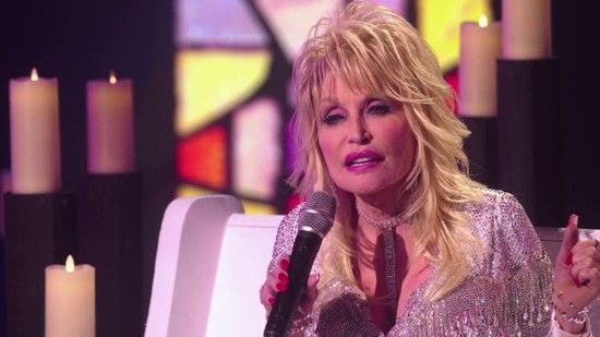 A Holly Dolly Christmas (2020)